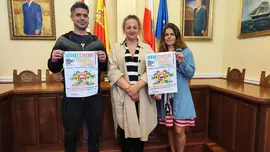 Alberto Bali&ntilde;as y Lorena Villega de APTACAN junto a la concejala de Servicios Sociales, Raquel Fern&aacute;ndez