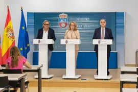 9:30 horas. Sala de Prensa del Gobierno 

Los consejeros de Fomento, Ordenaci&oacute;n del Territorio y Medio Ambiente, Roberto Media, y de Cultura, Turismo y Deporte, Eva Guillermina Fern&aacute;ndez, informan, en rueda de prensa, sobre el telef&eacute;rico mirador del Pas y otras inversiones en la comarca.