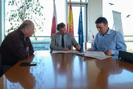 09:00 horas. Despacho del consejero. El consejero de Desarrollo Rural, Ganader&iacute;a, Pesca y Alimentaci&oacute;n, Pablo Palencia, firma un convenio con la Red C&aacute;ntabra de Desarrollo Rural. 22 de julio de 2024 &copy; Ra&uacute;l Lucio