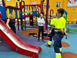 Jos&eacute; Luis Urraca y Patricia Portilla visitando el parque del Centenario en La Inmobiliaria