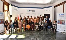 Santander Slow Fashion 2024 - Presentaci&oacute;n. Foto familia alcaldesa de Santander