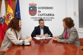 09.45 horas. Despacho del consejero 
El consejero de Cultura, Turismo, Deporte, Luis Mart&iacute;nez Abad, se re&uacute;ne con la alcaldesa de Comillas, Mar&iacute;a Teresa Noceda.
