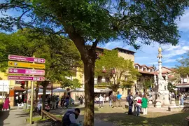 Plaza Tres Caños Comillas archivo
