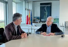 09:30 horas. Despacho del consejero

 

El consejero de industria, Empleo, Innovaci&oacute;n y Comercio, Eduardo Arasti, recibe al alcalde de Selaya.
18 FEB 25