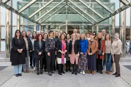 10:30 horas. Sala de Usos M&uacute;ltiples 

La consejera de Presidencia, Justicia, Seguridad y Simplificaci&oacute;n Administrativa, Isabel Urrutia, firma con las organizaciones sindicales el primer Plan de Igualdad entre Mujeres y Hombres al servicio de la Administraci&oacute;n