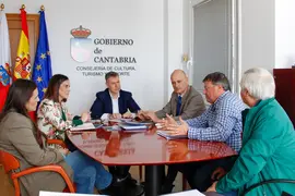 12:30 horas. Despacho del consejero
El consejero de Cultura, Turismo y Deporte, Luis Mart&iacute;nez Abad, se re&uacute;ne con la Asociaci&oacute;n Guerras C&aacute;ntabras.