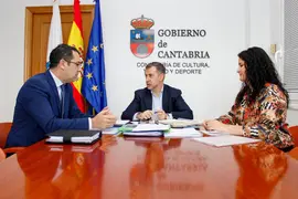 10:15 horas. Despacho del consejero

El consejero de Cultura, Turismo y Deporte, Luis Mart&iacute;nez Abad, se re&uacute;ne con el alcalde de Val de San Vicente.