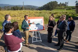 10:30 horas. https://maps.app.goo.gl/JhEXHzufHJYBAXkz5 (Castro Urdiales)
El consejero de Fomento, Vivienda, Ordenaci&oacute;n del Territorio y Medio Ambiente,
Roberto Media, presenta el Punto Limpio. 7 ABRIL 25 &copy; Miguel De la Parra