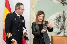presidenta comandante naval01
