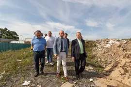 10:00 horas. Pol&iacute;gono industrial &lsquo;La Pesquera&rsquo;. Laredo

El consejero de Fomento, Ordenaci&oacute;n del territorio y Medio Ambiente, Roberto Media, visita el nuevo punto limpio de Laredo.