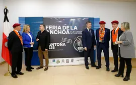 El consejero de Cultura, Turismo y Deporte, Luis Mart&iacute;nez Abad, y la consejera de Desarrollo Rural, Ganader&iacute;a, Pesca y Alimentaci&oacute;n, Mar&iacute;a Jes&uacute;s Susinos, presentan la Feria de la Anchoa.

24 ABR 25