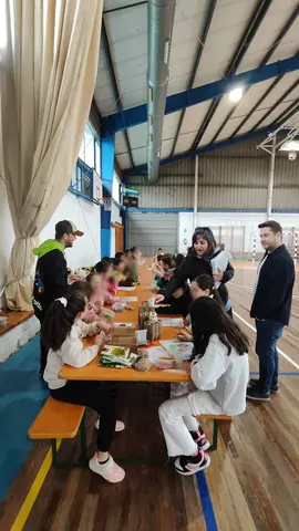 El edil de Infancia, Fran Gasc&oacute;n, visit&oacute; los talleres infantiles de primavera 2025