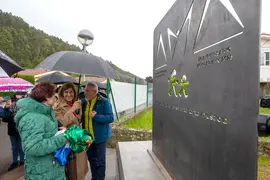 12:30 horas. Urbanizaci&oacute;n Pueblo del Mar 1, Argo&ntilde;os
La presidenta de Cantabria, Mar&iacute;a Jos&eacute; S&aacute;enz de Buruaga, asiste a la conmemoraci&oacute;n del XX Aniversario de AMA. 26 ABRIL 25 &copy; Miguel De la Parra