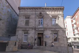 xbiblioteca-Gabino-Teira-scaled.jpg.pagespeed.ic.sNnWN4HH07