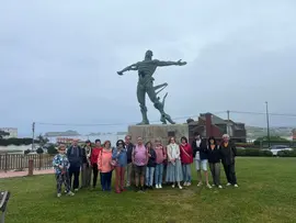 &Uacute;ltimo grupo de participantes en la Ruta literaria de Mar&iacute;a Oru&ntilde;a en Suances