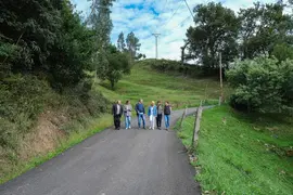 12:00 horas. P&aacute;manes. La consejera de Desarrollo Rural, Ganader&iacute;a, Pesca y Alimentaci&oacute;n, Mar&iacute;a Jes&uacute;s Susinos, visita las obras de mejora de infraestructuras agrarias en Li&eacute;rganes. 24 de septiembre de 2025 &copy; Ra&uacute;l Lucio