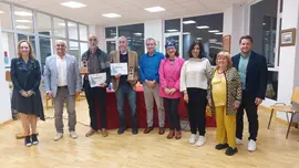 Autoridades, parte del jurado y premiados en la XXVII edici&oacute;n del Concurso de Relato Corto Elena Soriano