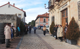 Minuto de silencio en san Vicente de la Barquera
