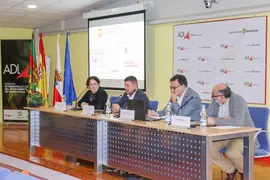 Industria_comercio_pacto_local_torrelavega

 

El Gobierno de Cantabria, a trav&eacute;s de la Consejer&iacute;a de Industria, Empleo, Innovaci&oacute;n y Comercio y el Servicio C&aacute;ntabro de Empleo (EMCAN), apuesta por potenciar un pacto local a escala comarcal para la generaci&oacute;n de una red comercia en Torrelavega y en la comarca del Besaya que promueva la recuperaci&oacute;n de oficios en riesgo de extinci&oacute;n mediante el impulso del relevo generacional, el emprendimiento, la innovaci&oacute;n y la digitalizaci&oacute;n.