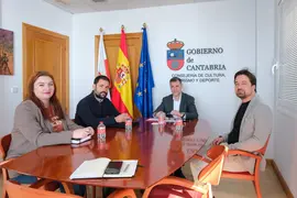 10:00 horas. Despacho del consejero. El consejero de Cultura, Turismo y Deporte, Luis Mart&iacute;nez Abad, recibe al nuevo presidente del Gremio de Editores. 24 de marzo de 2026 &copy; Ra&uacute;l Lucio