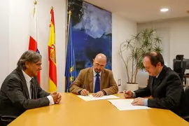 El consejero de Salud, C&eacute;sar Pascual, firma pr&oacute;rroga convenio con la AECC.
13 ABRL 2026