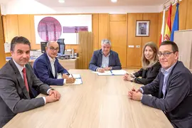 12:00 horas. Despacho del consejero
El consejero de Econom&iacute;a, Hacienda, Fondos Europeos y Financiaci&oacute;n Auton&oacute;mica, Luis &Aacute;ngel Ag&uuml;eros, firma del convenio entre el ICAF e Iberaval.